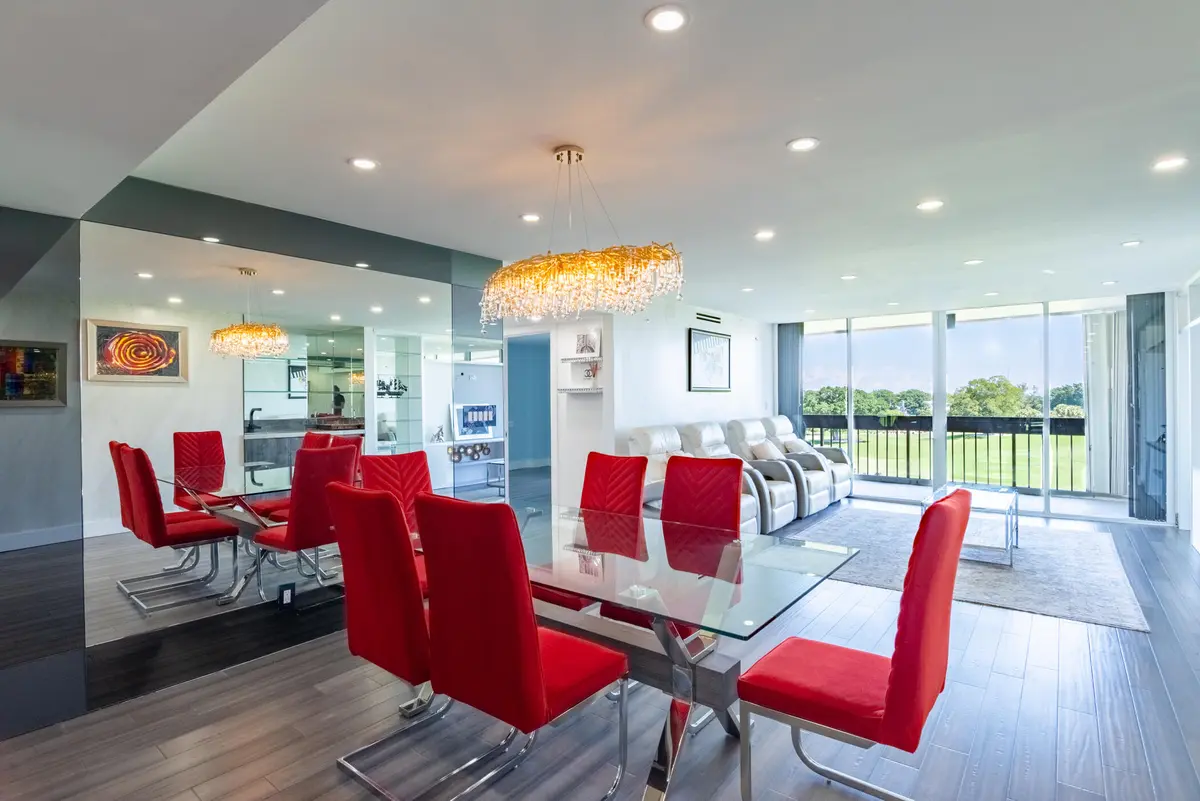 © Clark-2000 Presidential Way 501-002 at 2000 PRESIDENTIAL Way 501, West Palm Beach