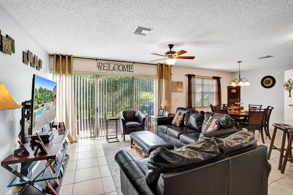 4941 Riverside Lvg. Room Wide at 4941 Riverside Drive, Coral Springs