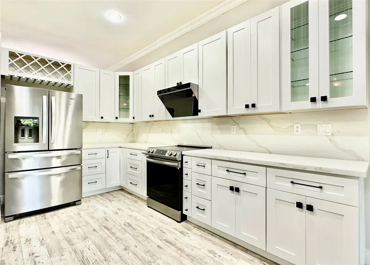 Photo 2 at 4109 W WHITEWATER Avenue, Weston