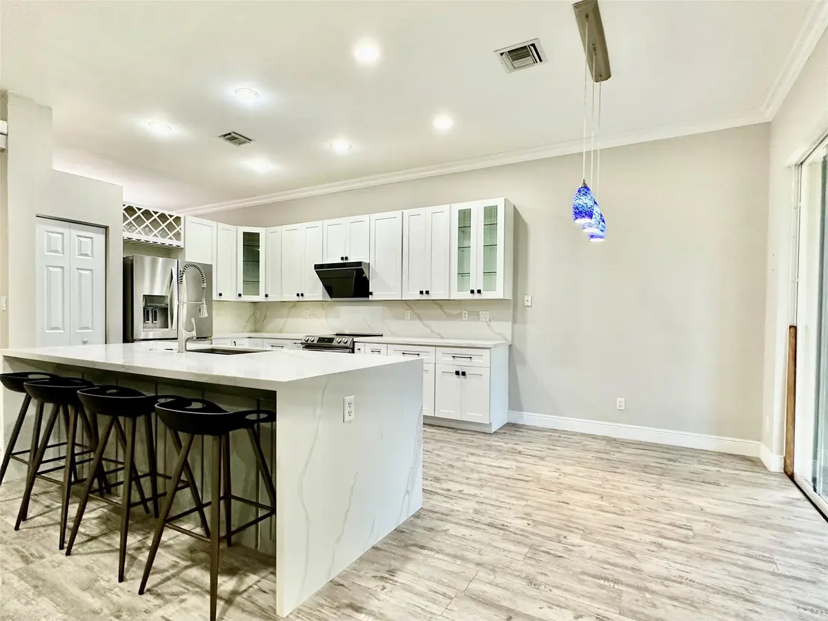 Photo 6 at 4109 W WHITEWATER Avenue, Weston