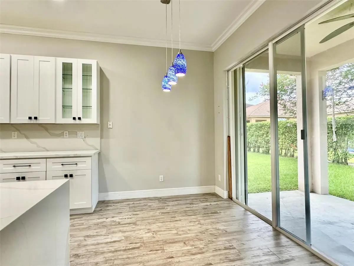 Photo 8 at 4109 W WHITEWATER Avenue, Weston