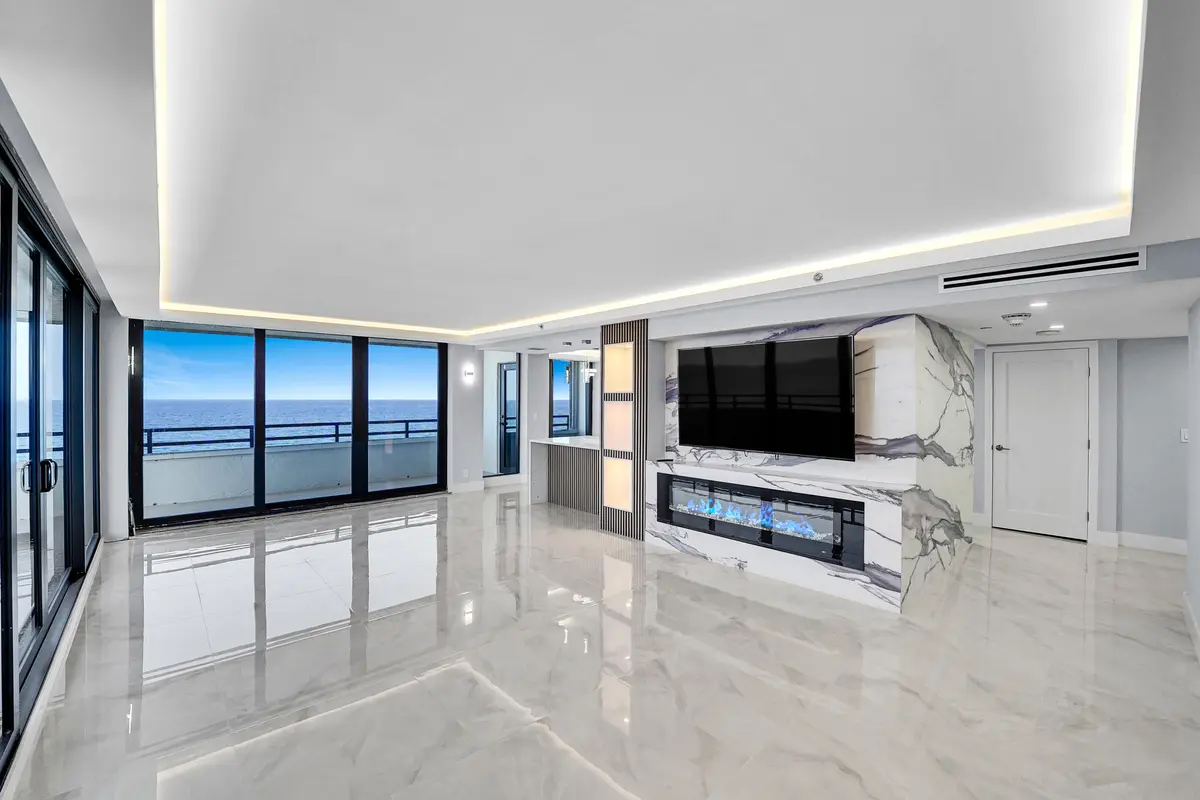 Living 4 at 3560 S Ocean Boulevard 700, South Palm Beach