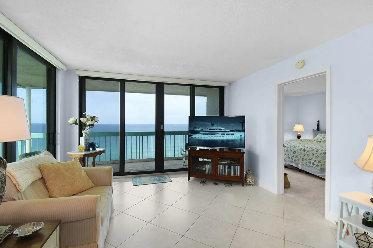Windows living at 9940 S OCEAN Drive 1101, Jensen Beach