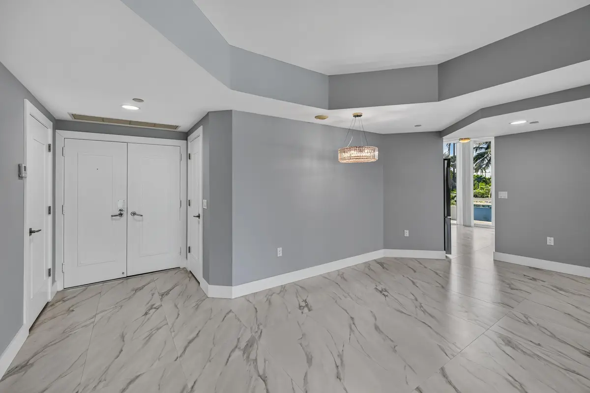 Dining room at 1440 S Ocean Boulevard 2c, Lauderdale-By-The-Sea