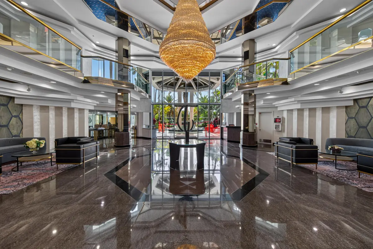 Grand entrance at 1440 S Ocean Boulevard 2c, Lauderdale-By-The-Sea