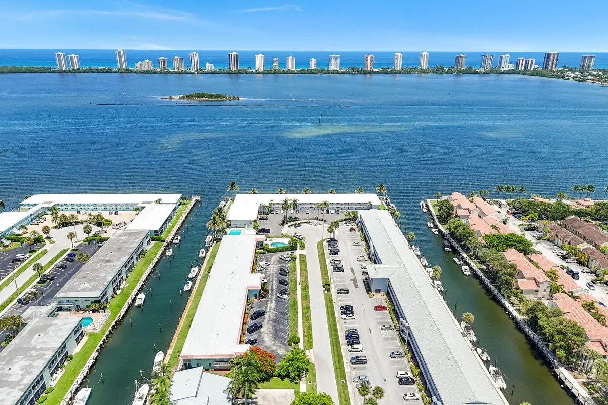 DJI_20260715141338_0140_D at 117 Lehane Terrace 211, North Palm Beach