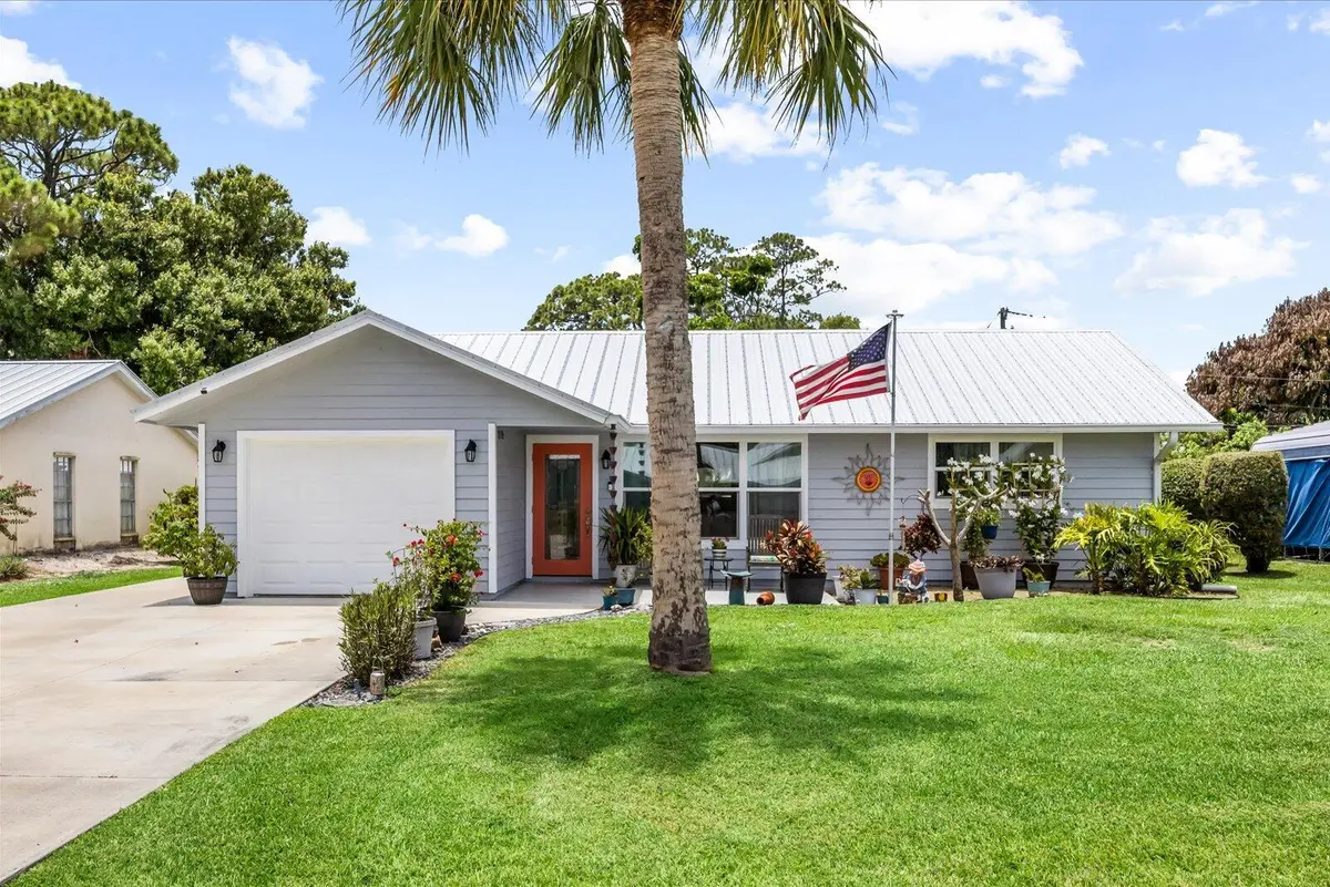 01-19th in-35 at 215 19th Avenue, Vero Beach