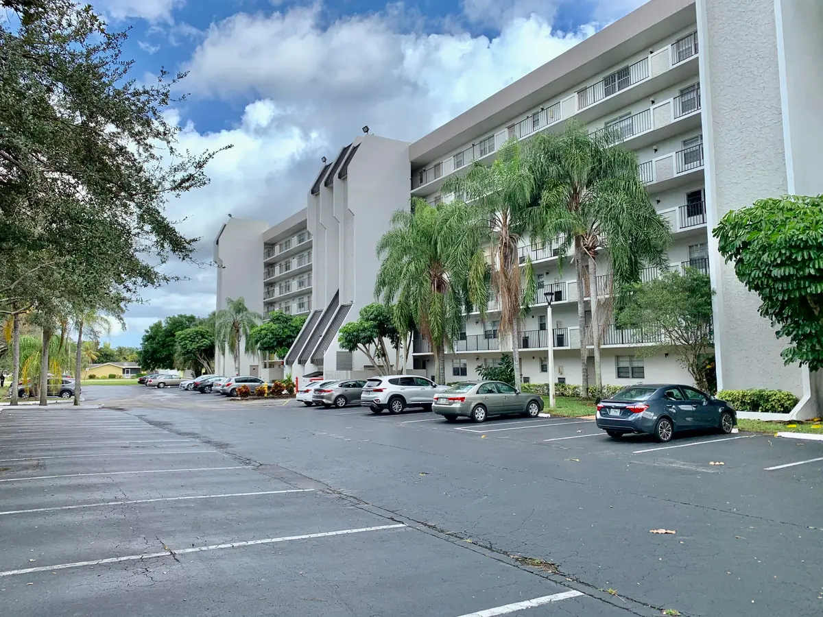 Front of Structure at 3100 W Rolling Hills Circle 309, Davie