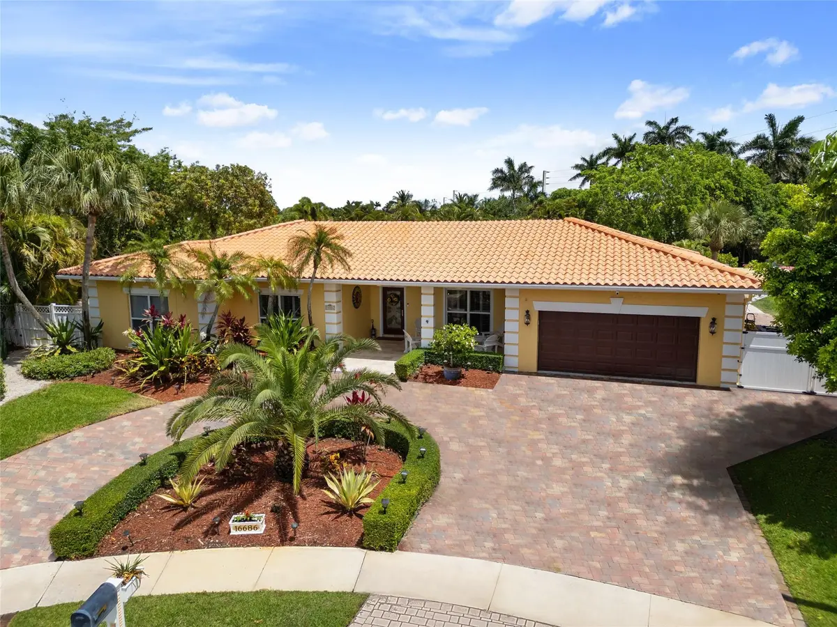 Photo 3 at 16686 GOLFVIEW Drive, Weston