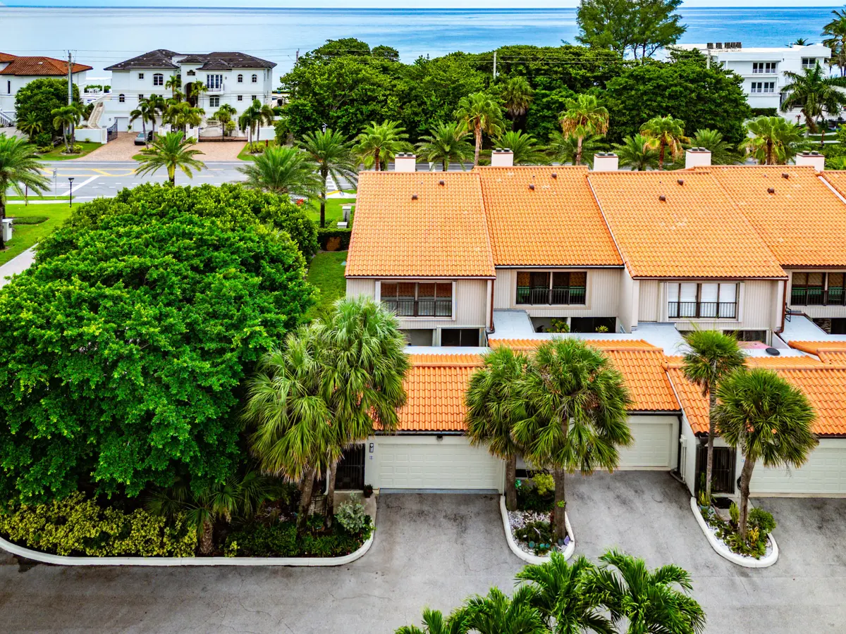 061-3908SouthOceanBoulevard-Townhouse1-H at 3908 S OCEAN Boulevard T-1, Highland Beach