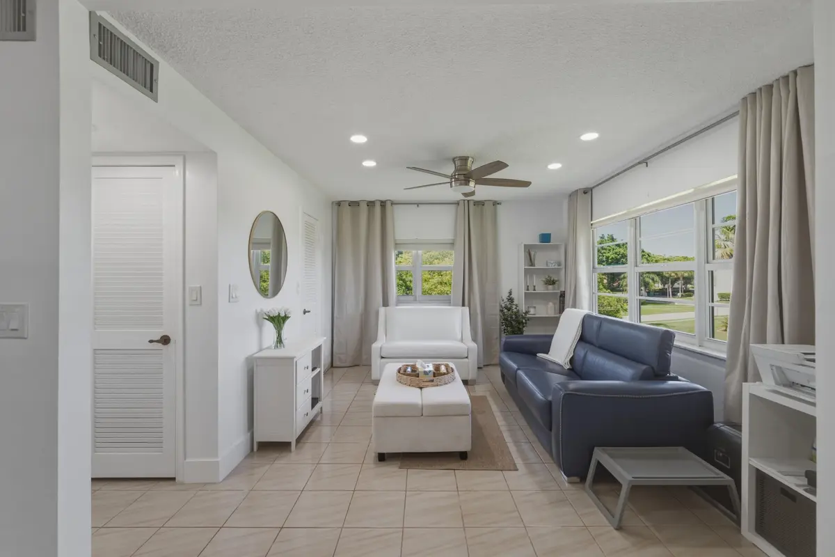 7. Guest Bedroom USE at 9200 N Hollybrook Lake Drive 310, Pembroke Pines