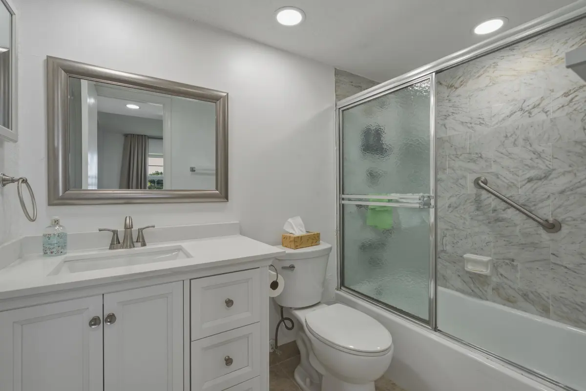 8. Guest Bath at 9200 N Hollybrook Lake Drive 310, Pembroke Pines