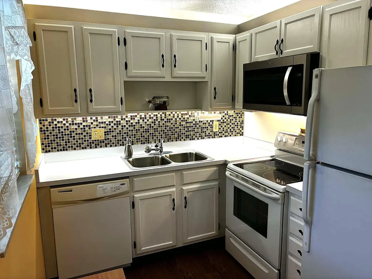 Kitchen at 52 Woodland Drive 103, Vero Beach