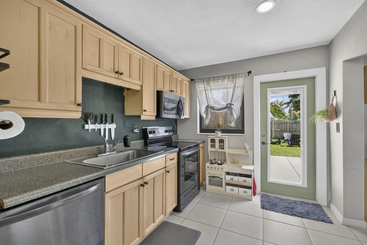 9-web-or-mls-8I8A5378 at 110 NW 56th Street, Oakland Park