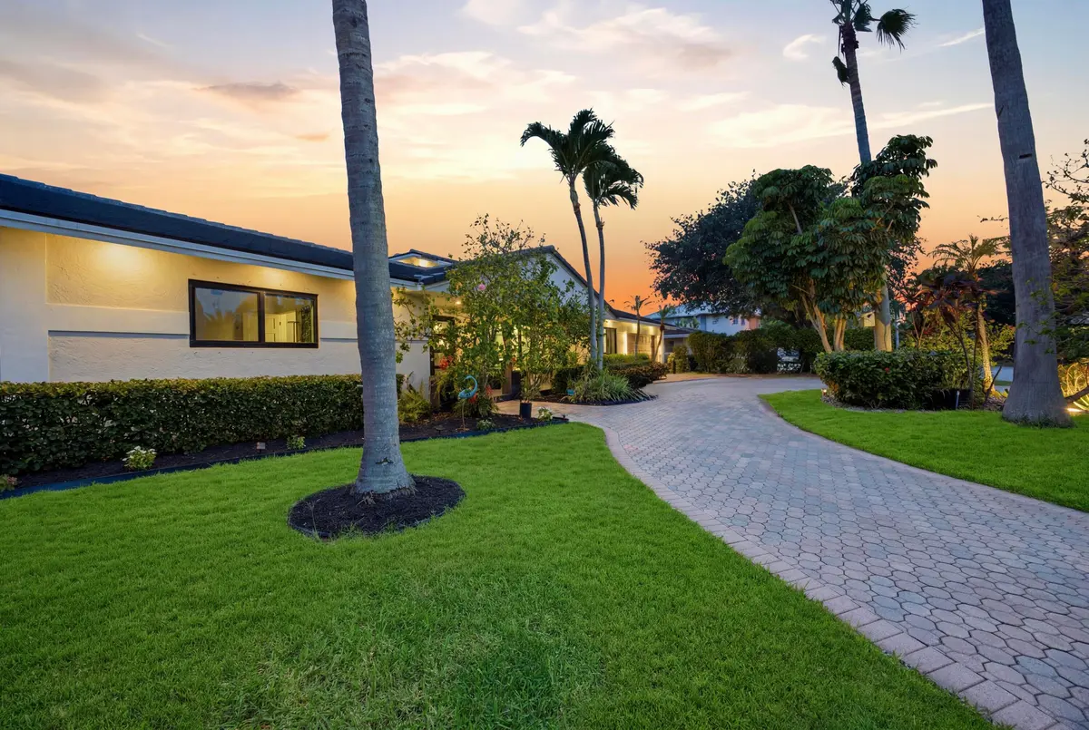 41-IMG_9065_grass_ba533fc3 at 2380 SE 8TH Street, Pompano Beach