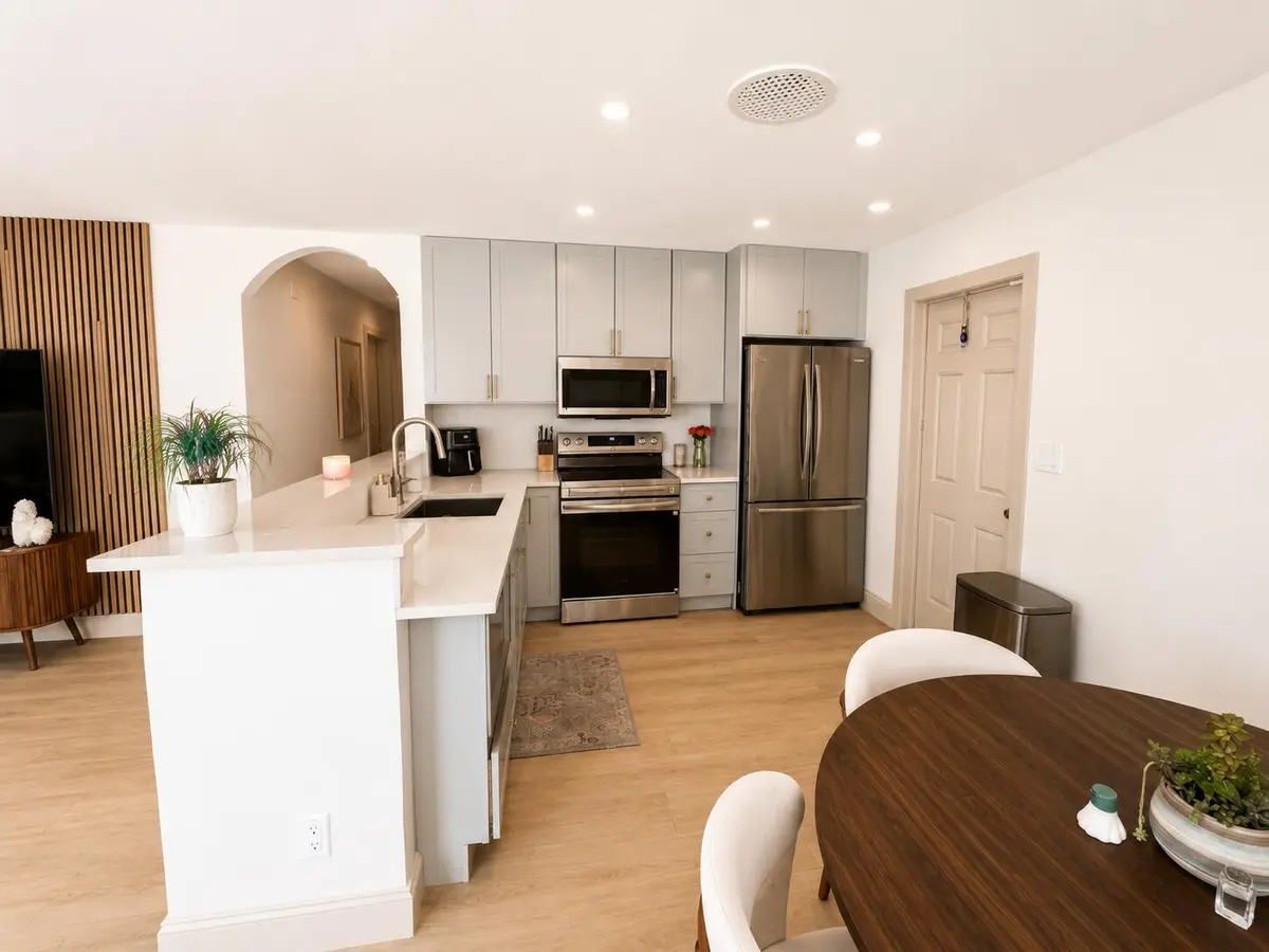 Kitchen at 412 S 24TH Avenue, Hollywood
