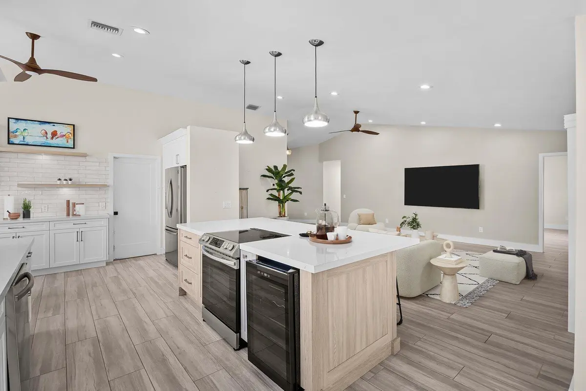 Virtually Staged at 160 NE Twylite Terrace, Port St. Lucie