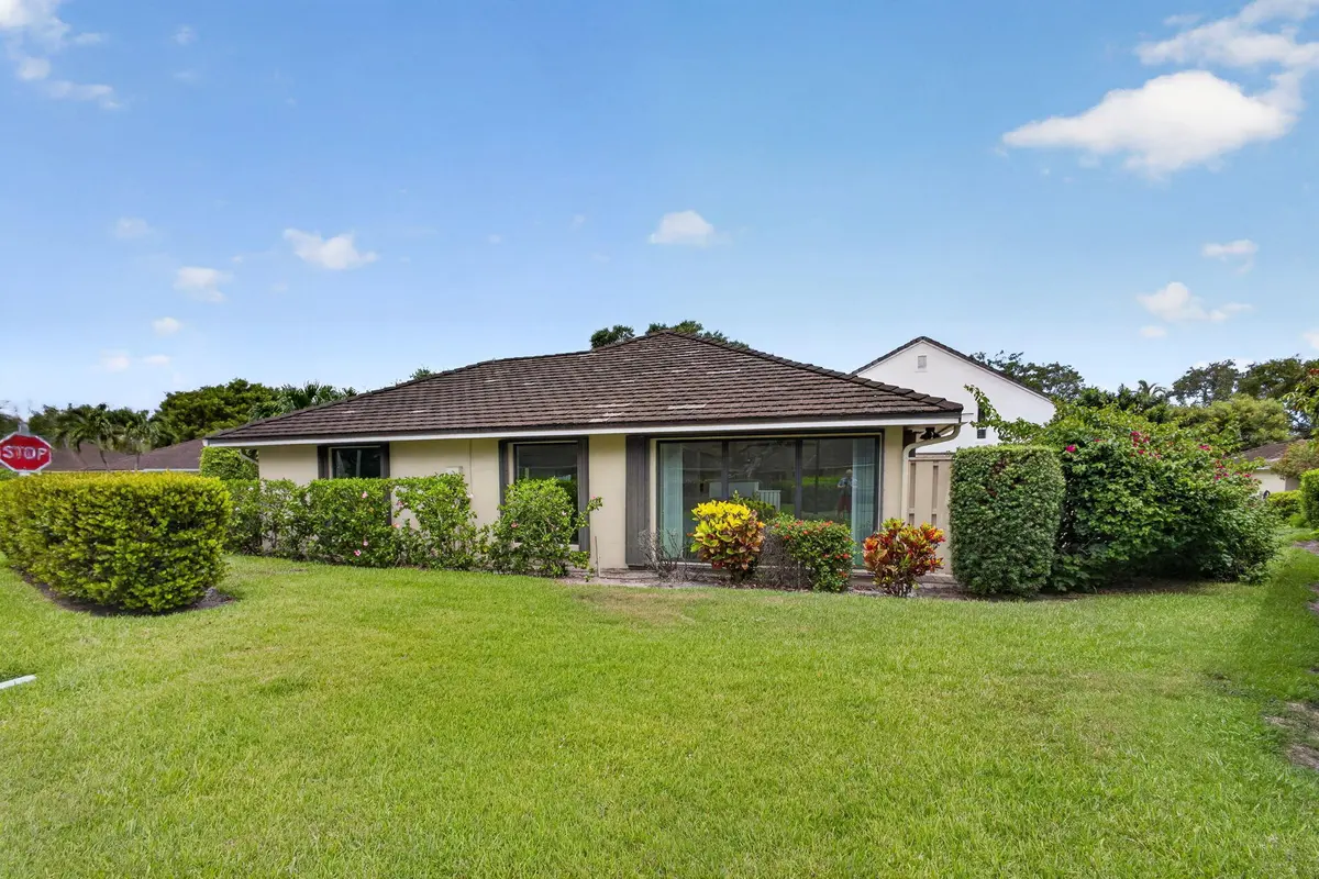 3-web-or-mls-5D1A9987 at 11354 Briarwood Place, North Palm Beach