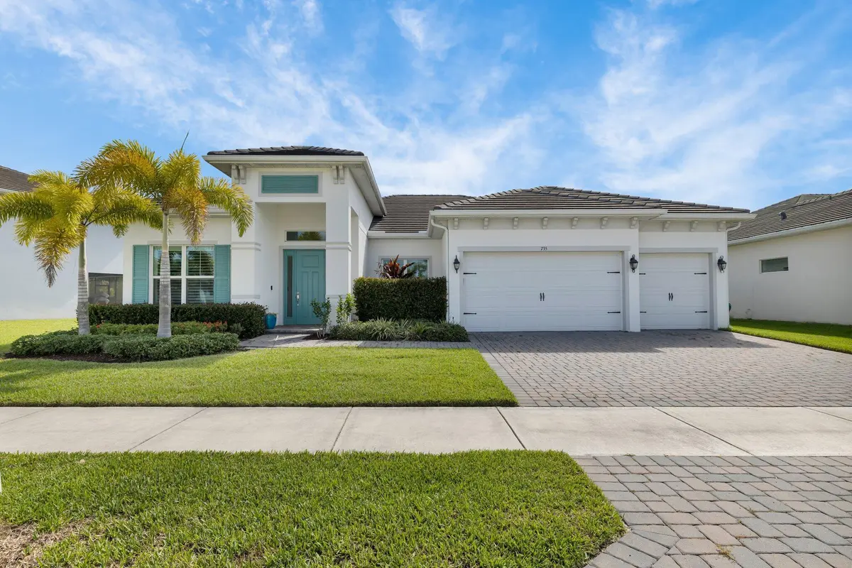 Front-3 car garage at 735 SW PENNFIELD Terrace, Stuart