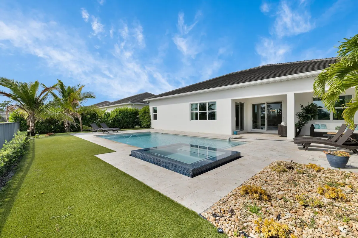 Salt Pool at 735 SW PENNFIELD Terrace, Stuart