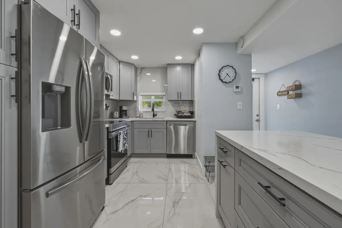 2. Kitchen USE at 9823 S Hollybrook Lake Drive 104, Pembroke Pines