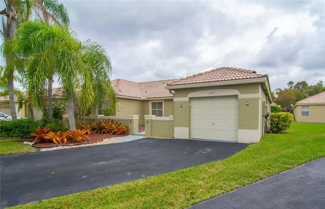 Photo 2 at 4297 Pine Ridge Court, Weston