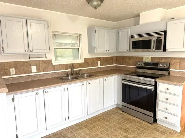 Kitchen at 8423 SE Sandy Lane, Hobe Sound