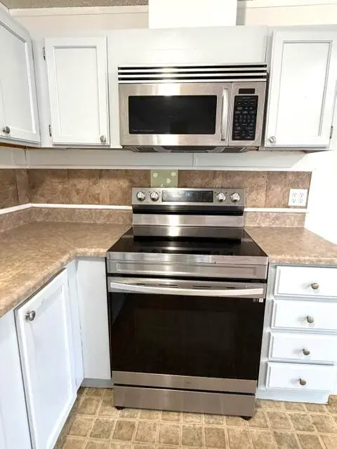 Kitchen at 8423 SE Sandy Lane, Hobe Sound