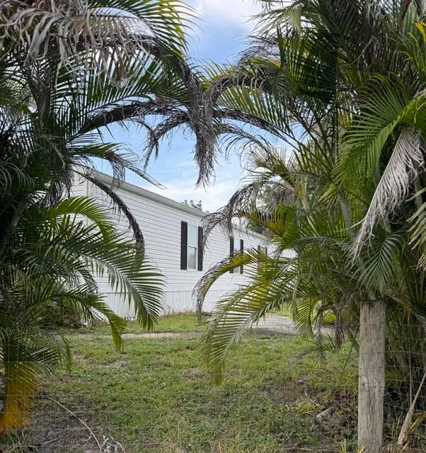 8423 SE Sandy Ln at 8423 SE Sandy Lane, Hobe Sound