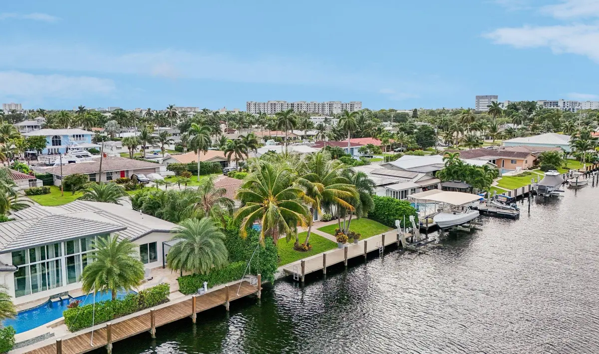 90-web-or-mls-NE 5th St-S1810-1-017 at 2731 NE 5th Street, Pompano Beach
