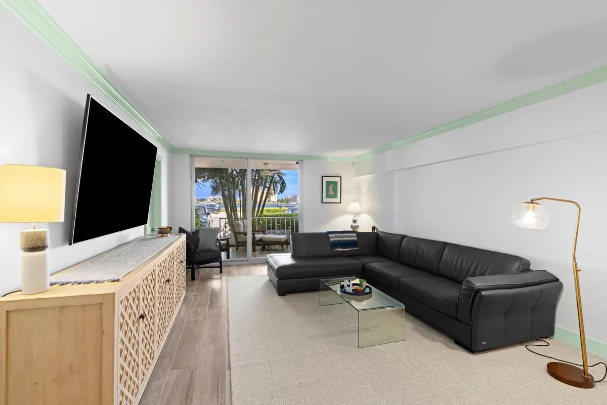 Living area at 917 N FLAGLER Drive 108, West Palm Beach