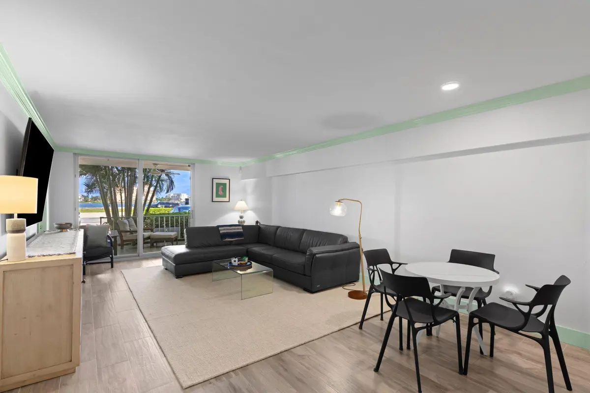 Living area at 917 N FLAGLER Drive 108, West Palm Beach