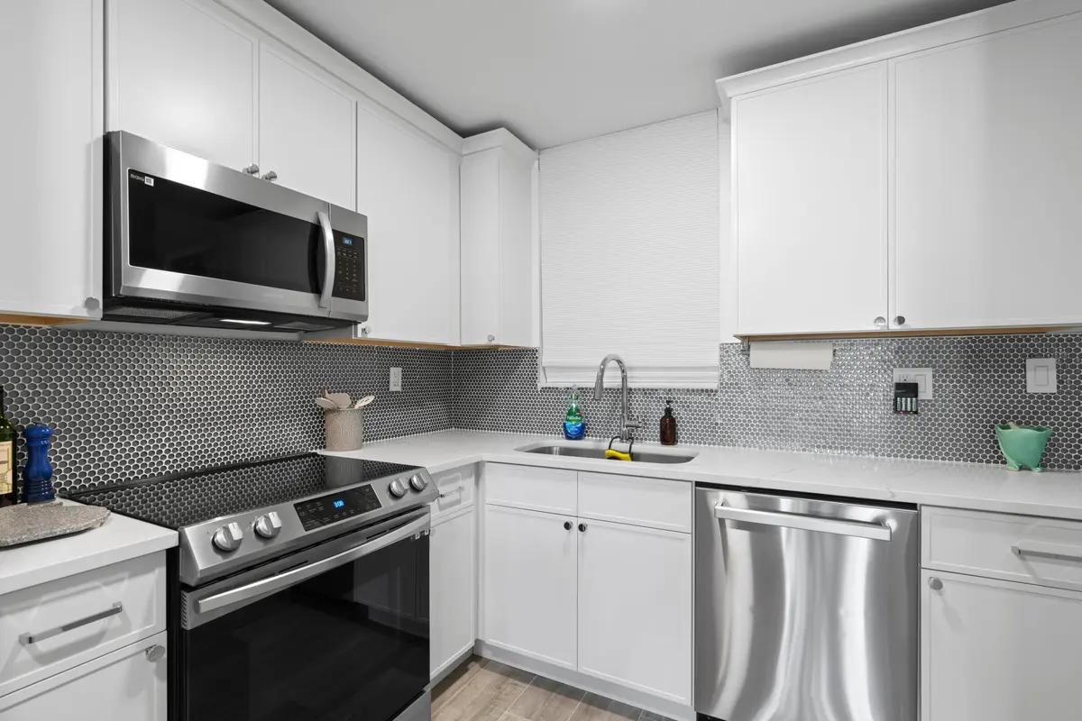 Updated lichen at 917 N FLAGLER Drive 108, West Palm Beach