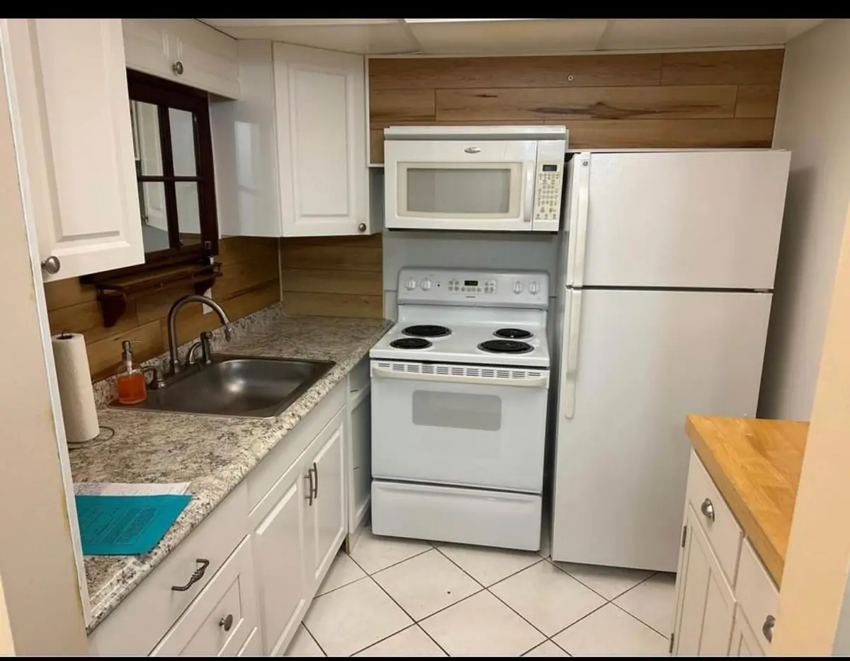 30 westbu 6 at 30 WESTBURY B Circle 30, Deerfield Beach