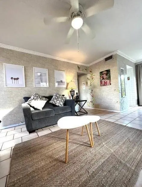 GetMedia at 4652 POINCIANA Street 1, Lauderdale-By-The-Sea
