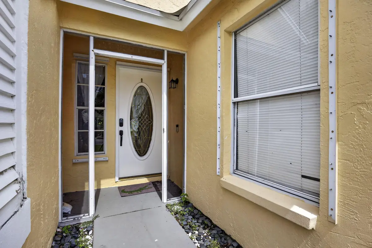 6-web-or-mls-BS1A2789 at 120 Paddock Lane, Greenacres