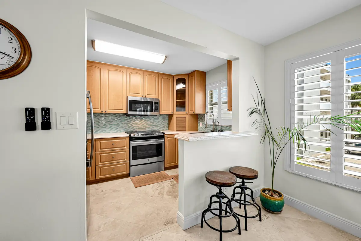 OPEN PLAN KITCHEN at 2860 NE 14TH ST Causeway 201D, Pompano Beach