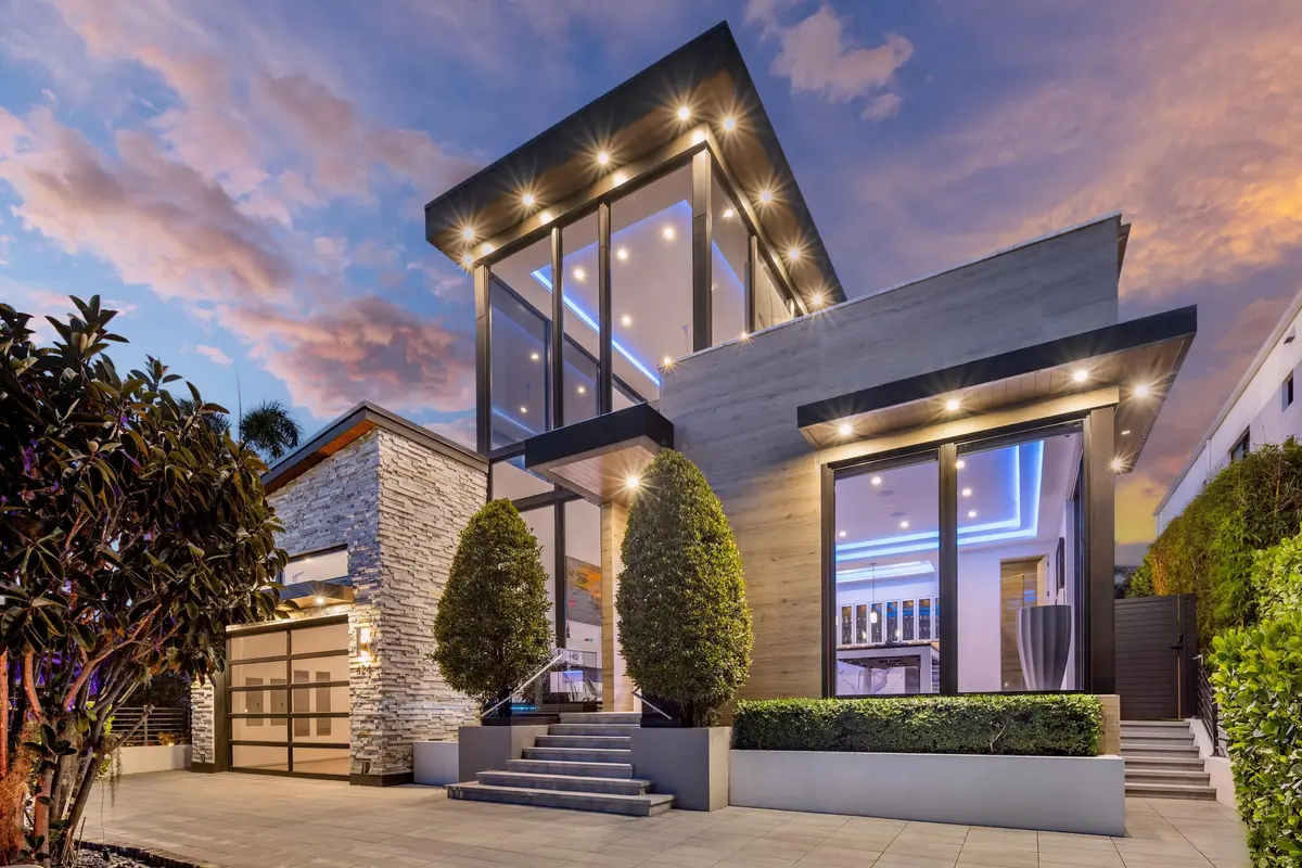 Twilight Exterior at 424 Coconut Isle Drive, Fort Lauderdale