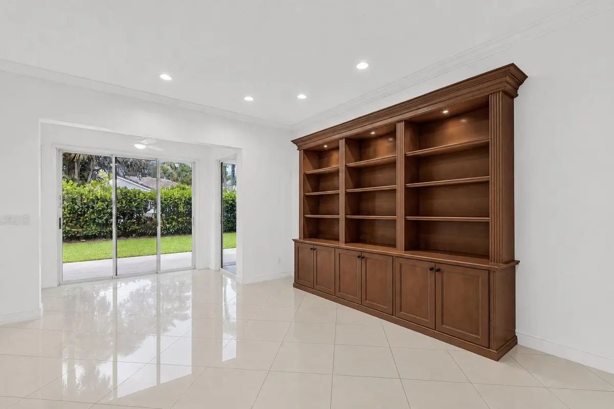 Sitting area adjacent to Kitchen at 8914 Brittany Lakes Drive, Boynton Beach