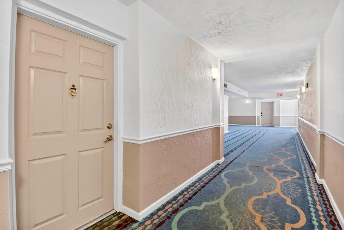 Hallway to unit at 1801 N FLAGLER Drive 727, West Palm Beach