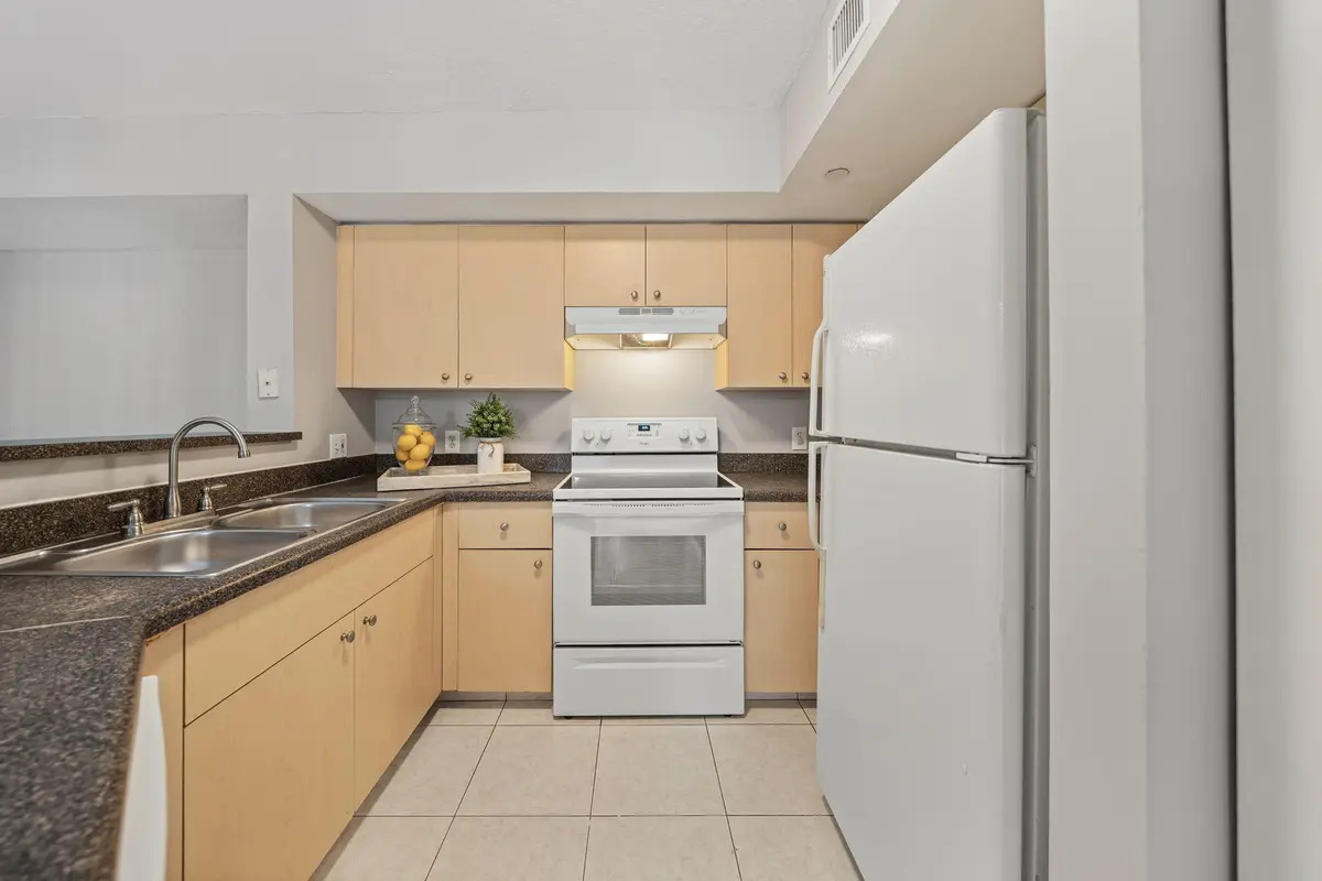 14-web-or-mls-DSC09508 at 4151 San Marino Boulevard 203, West Palm Beach
