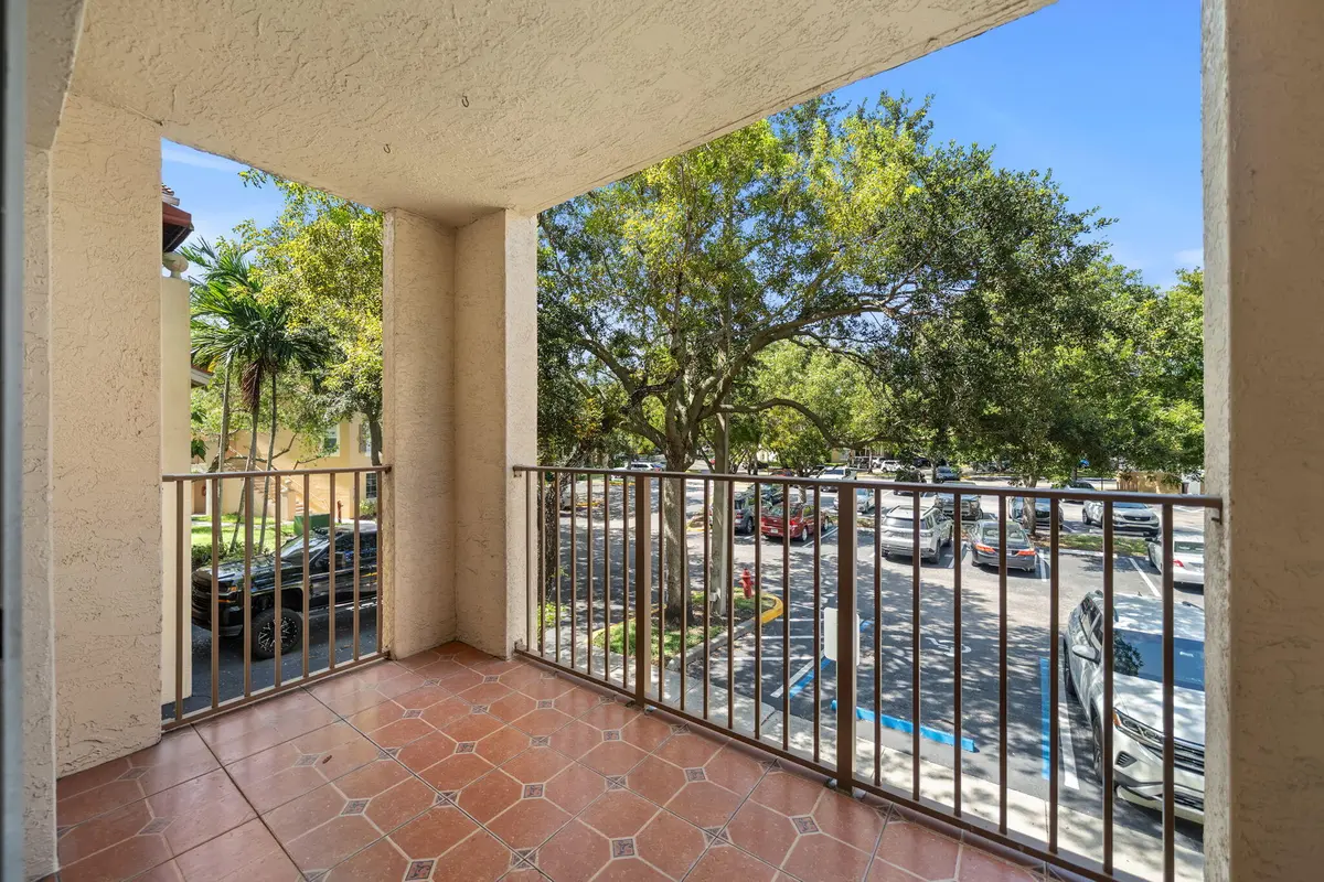 23-web-or-mls-DSC09569 at 4151 San Marino Boulevard 203, West Palm Beach