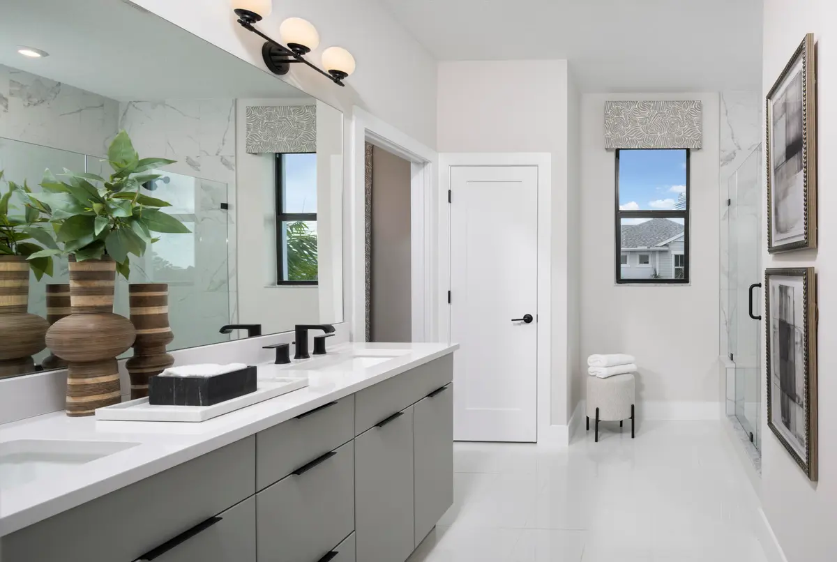 SCP Marguerite Owners Bath-RHP at 921 SW Newfield Avenue, Palm City