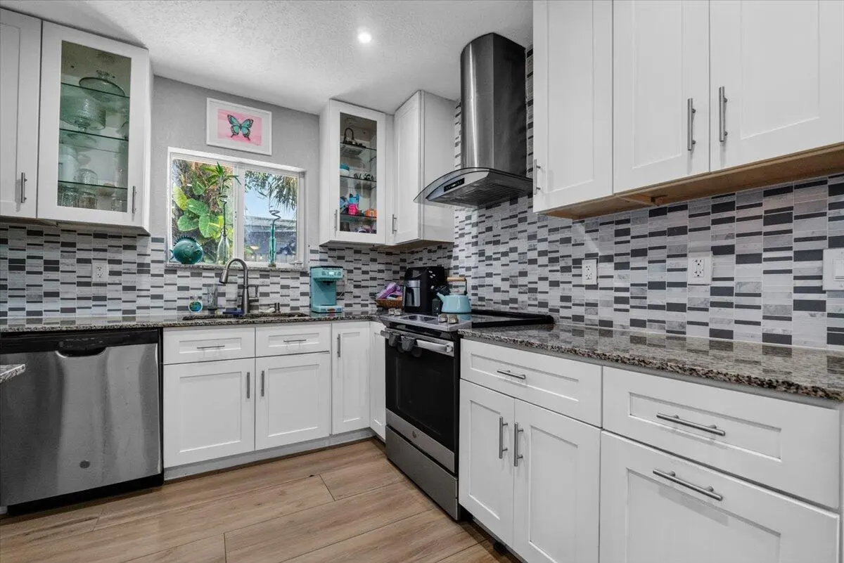 12-DSC09417 at 1560 NE 32ND Street, Oakland Park