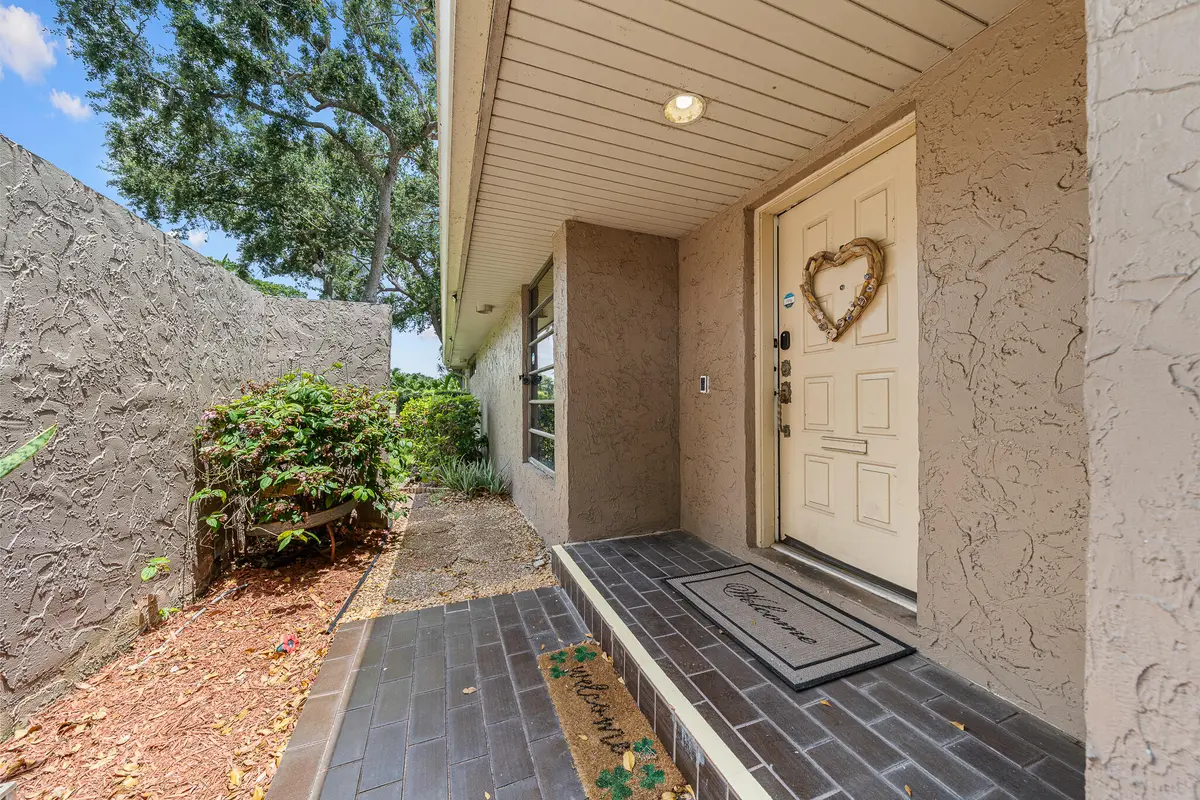 1107-42 at 1107 St Andrews Road, Hollywood