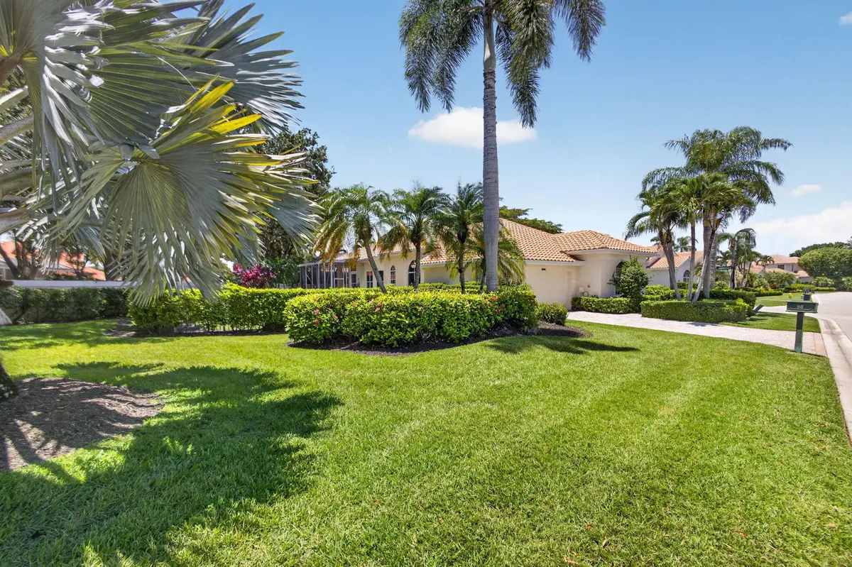 SPACIOUS LAWN at 1048 DIAMOND HEAD Way, Palm Beach Gardens