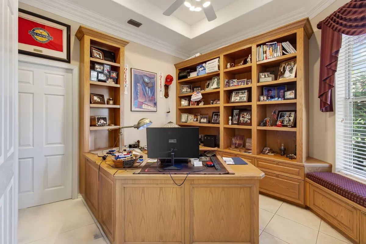 DEN W/BUILT INS at 1048 DIAMOND HEAD Way, Palm Beach Gardens