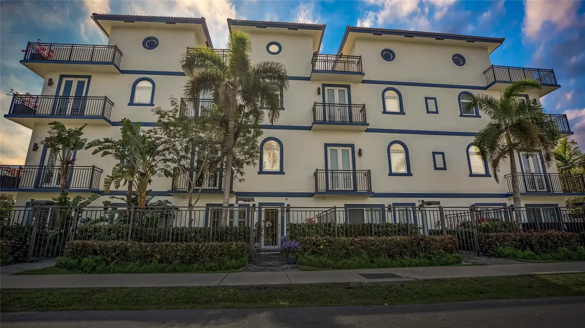 Photo 1 at 816 NE 7TH Street, Fort Lauderdale