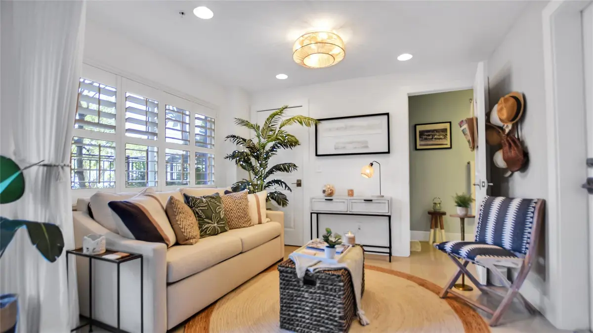 Photo 4 at 816 NE 7TH Street, Fort Lauderdale