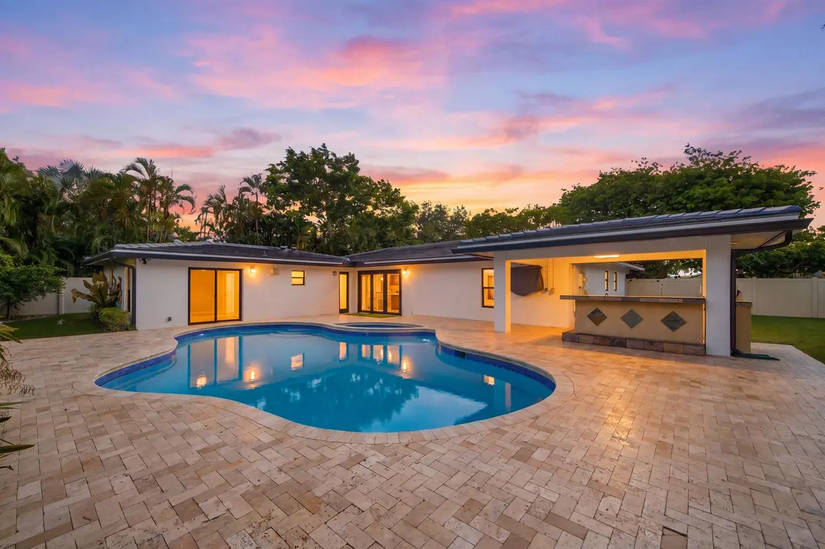 Pool at 1619 Bayview Drive, Fort Lauderdale